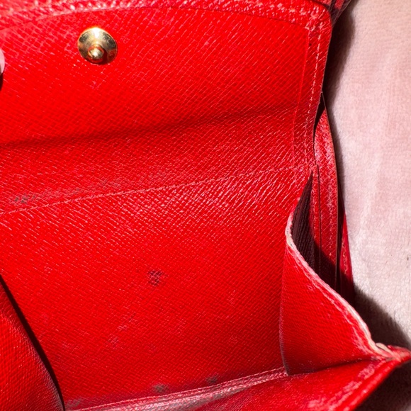 🔥AUTHENTIC🔥Louis Vuitton Scarlet red Epi Leather Wallet (code reads M11927) - Picture 4 of 9